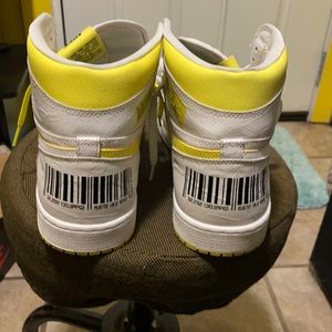 Air Jordan retro 1 OG white and yellow still in good condition